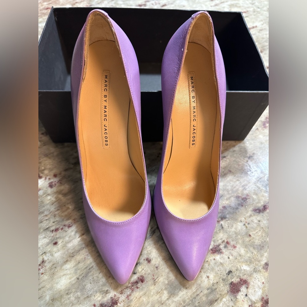 Marc by Marc Jacob’s lilac pumps
